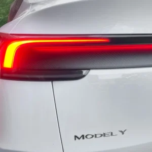 2025_TeslaModelYJuniperCarbonFiberLowerTaillightApplique_RealMoldedDryCarbonYeslak-1