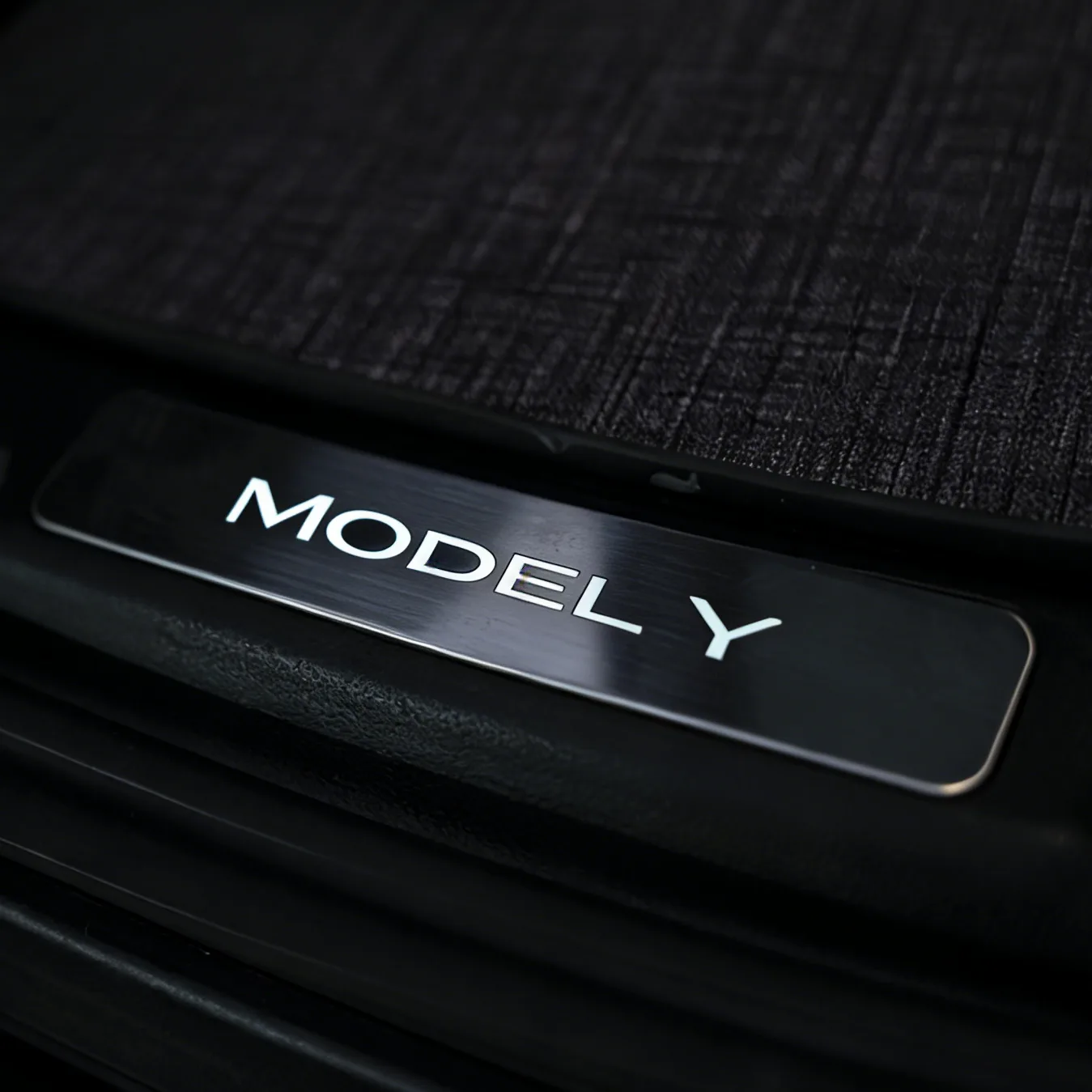 Tesstudio_Model_Y_Juniper_Trunk_Illuminated_Sill_Plate_LED_Entry_Guard-1