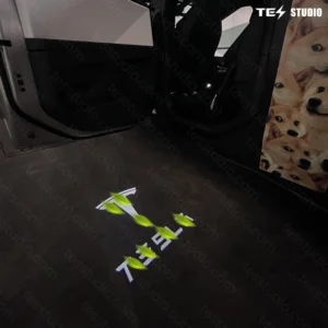 imgi_10_TeslaCybertruckProjectionLightsCybertruckWelcomePuddleLightsTesstudio_3-1
