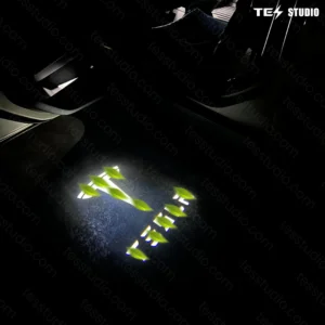 imgi_12_TeslaCybertruckProjectionLightsCybertruckWelcomePuddleLightsTesstudio_1-1